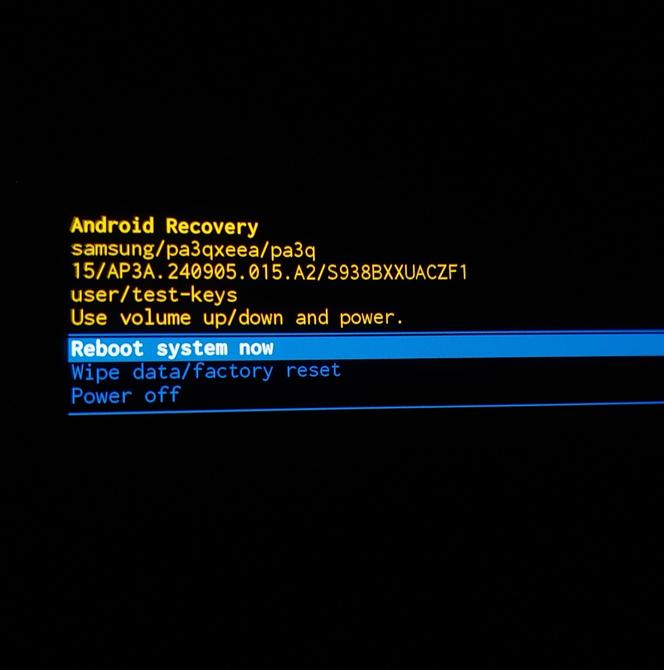 Android stock recovery mode menu showing the Wipe Cache Partition option